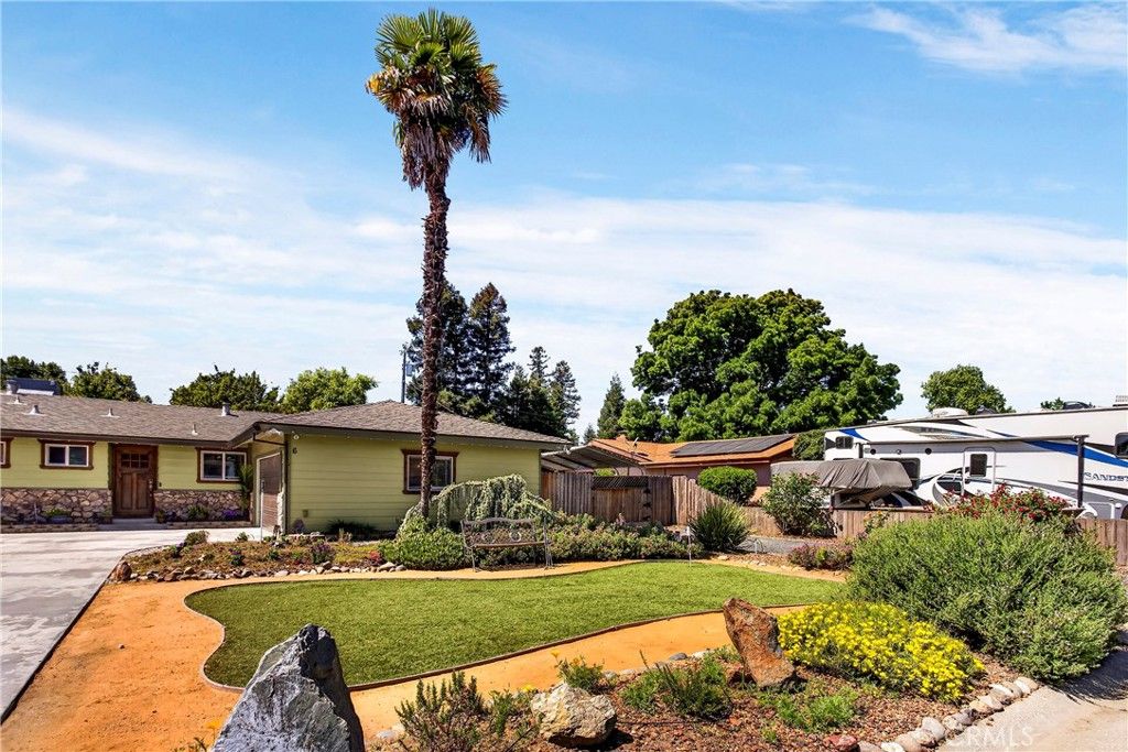 Image 3 of property listing at 6 Mayfair, Chico, CA 95973