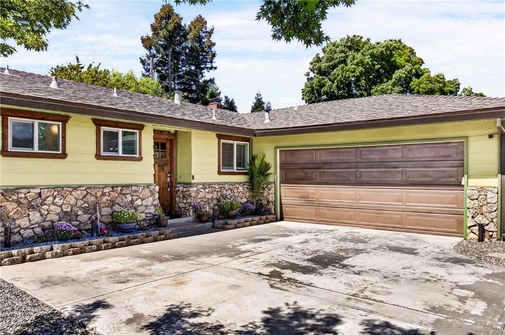 Image 5 of property listing at 6 Mayfair, Chico, CA 95973