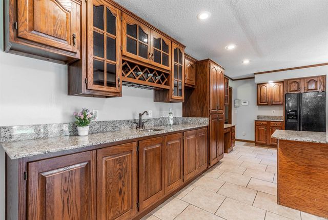 5828 Harmony Woods Lane, Evansville, IN 47720