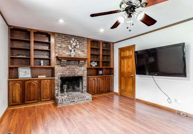 5828 Harmony Woods Lane, Evansville, IN 47720