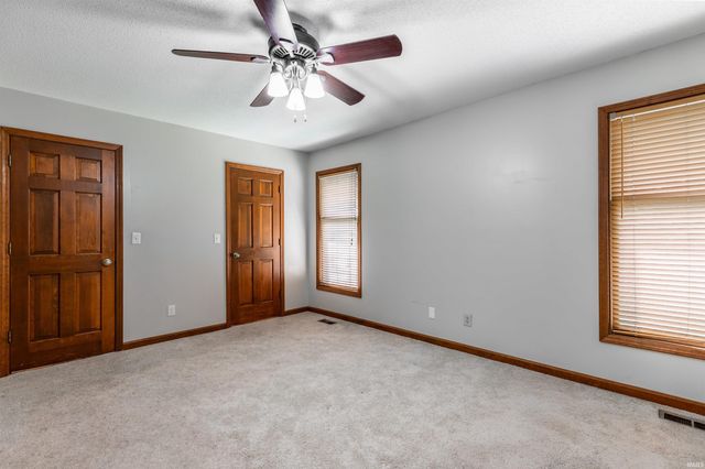 5828 Harmony Woods Lane, Evansville, IN 47720