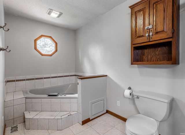 5828 Harmony Woods Lane, Evansville, IN 47720