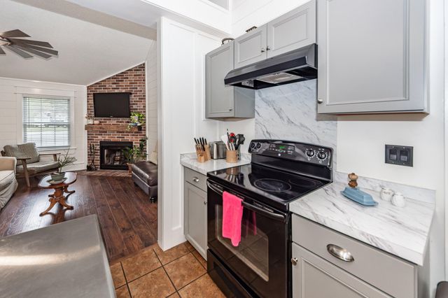 1201 Raptor Drive, Hanahan, SC 29410