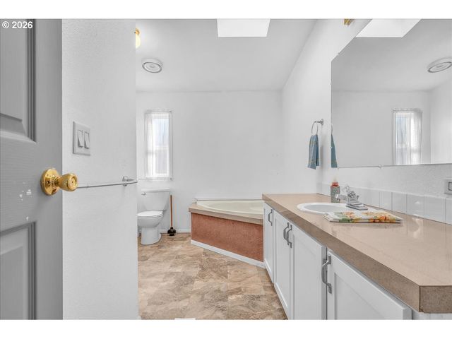 1949 Se PALMQUIST Rd 121, Gresham, OR 97080