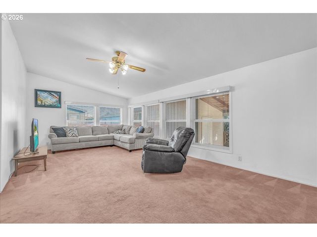 1949 Se PALMQUIST Rd 121, Gresham, OR 97080