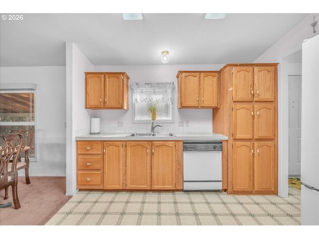 1949 Se PALMQUIST Rd 121, Gresham, OR 97080