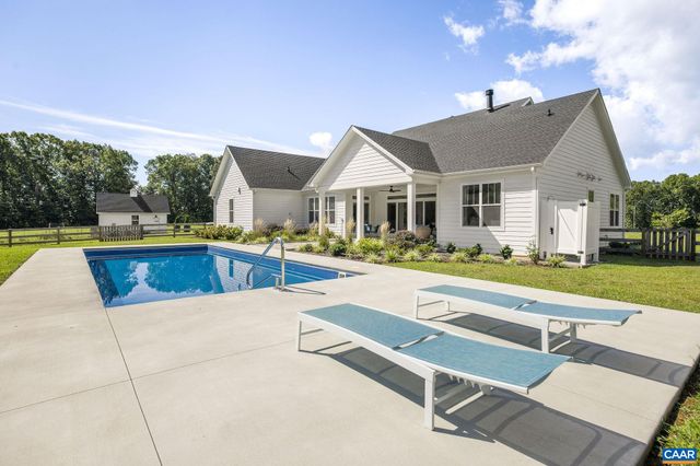 1570 JAMES RIVER RD, Scottsville, VA 24590