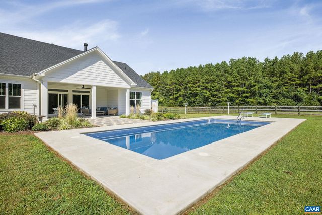 1570 JAMES RIVER RD, Scottsville, VA 24590