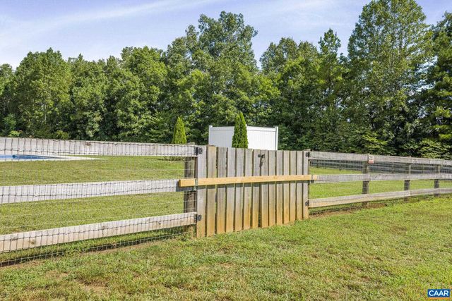 1570 JAMES RIVER RD, Scottsville, VA 24590