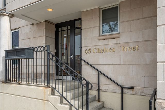 65 Chelsea St 203, Boston, MA 02129