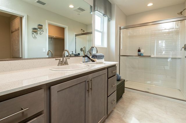 576 Ophelia Avenue, Madera, CA 93636