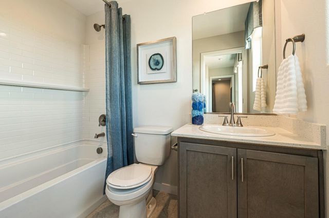 576 Ophelia Avenue, Madera, CA 93636