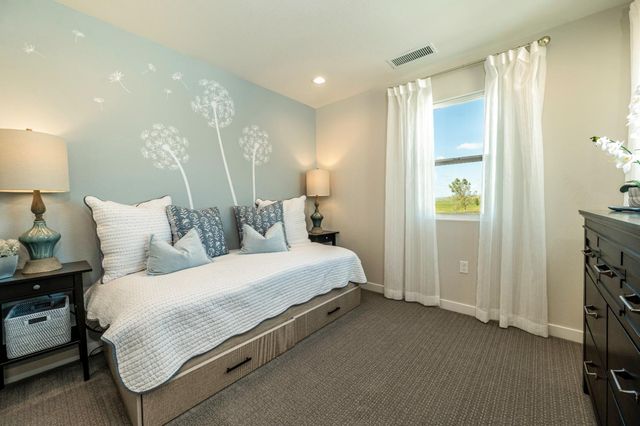 576 Ophelia Avenue, Madera, CA 93636