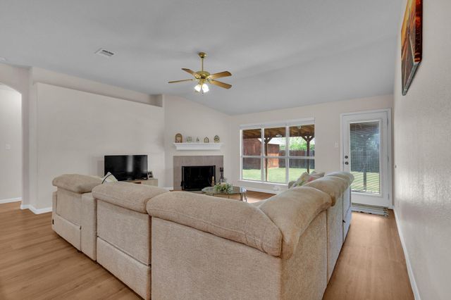 506 Carol DR, Hutto, TX 78634