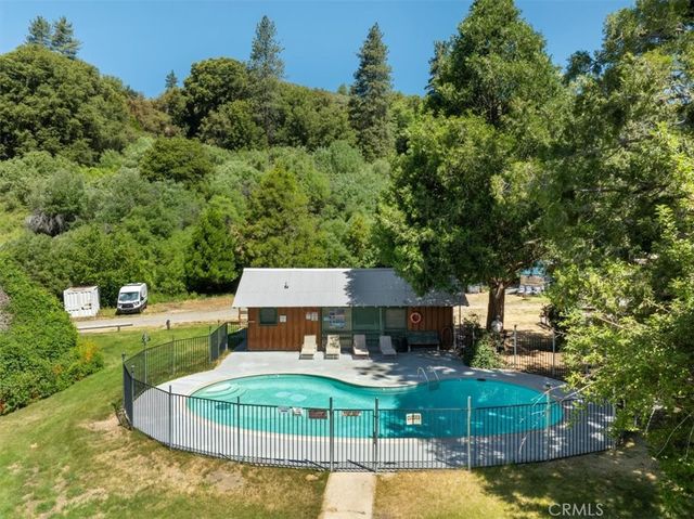39950 Seven Oaks Rd, Angelus Oaks, CA 92305