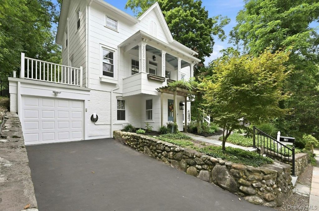 18 Washington Place, Northport, NY 11768 — photo 2
