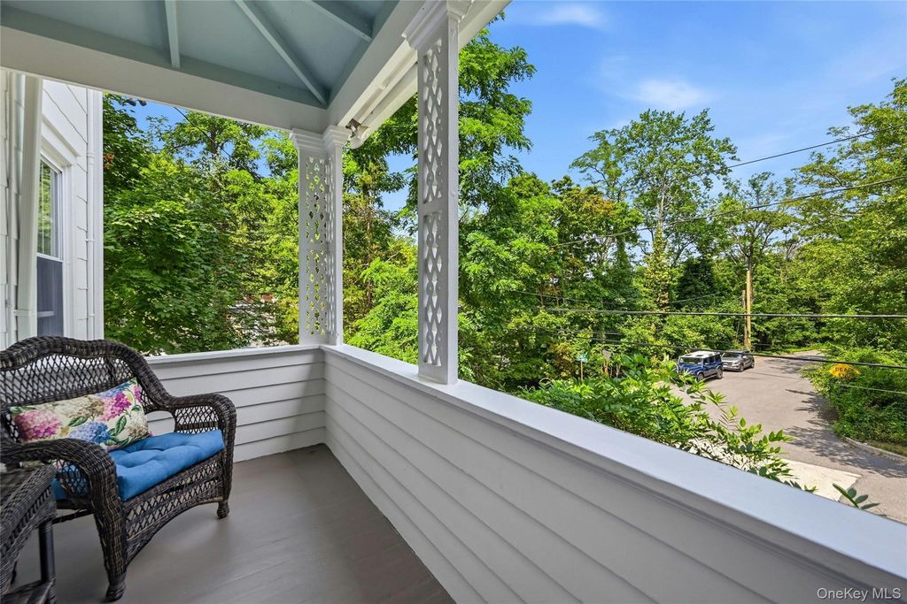18 Washington Place, Northport, NY 11768 — photo 5