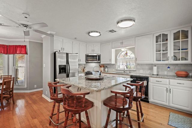 404 Pecan, Village Mills, TX 77663