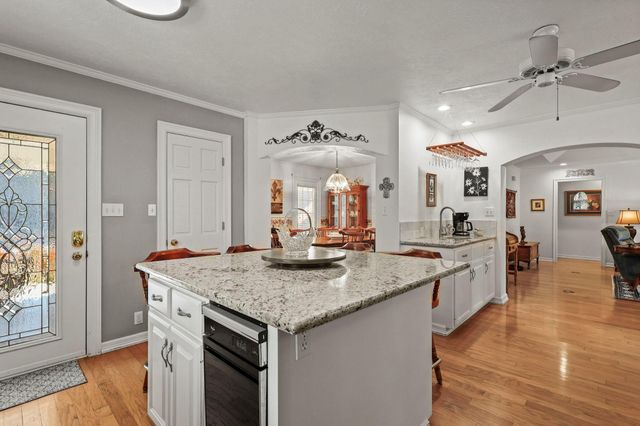 404 Pecan, Village Mills, TX 77663