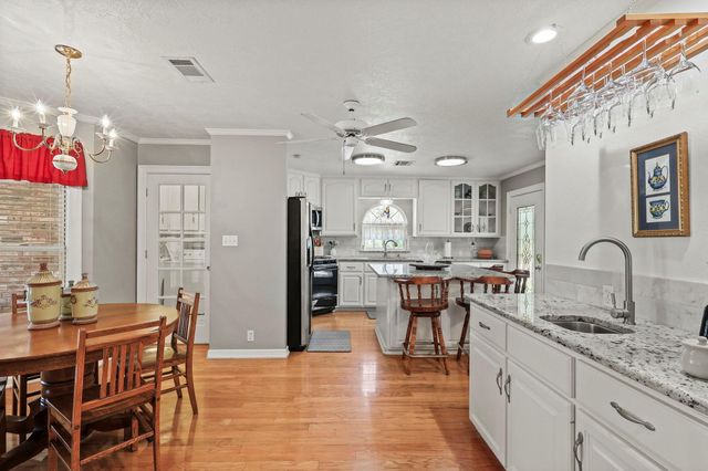 404 Pecan, Village Mills, TX 77663