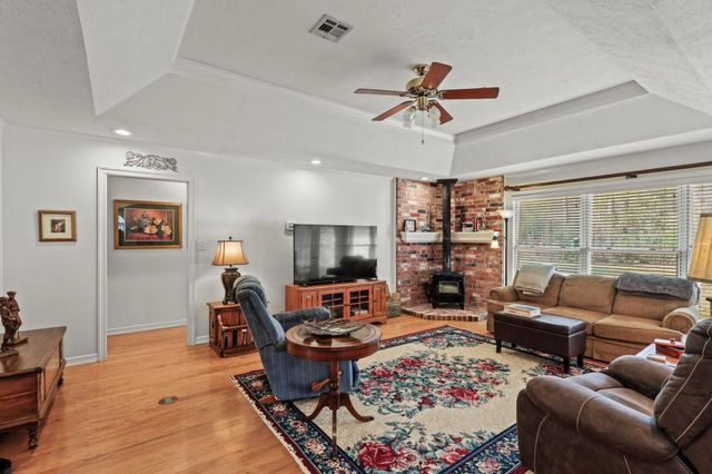 404 Pecan, Village Mills, TX 77663