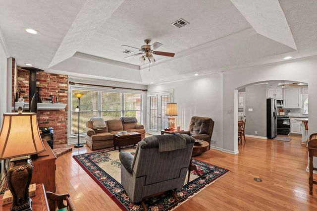 404 Pecan, Village Mills, TX 77663