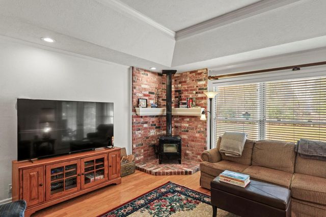 404 Pecan, Village Mills, TX 77663