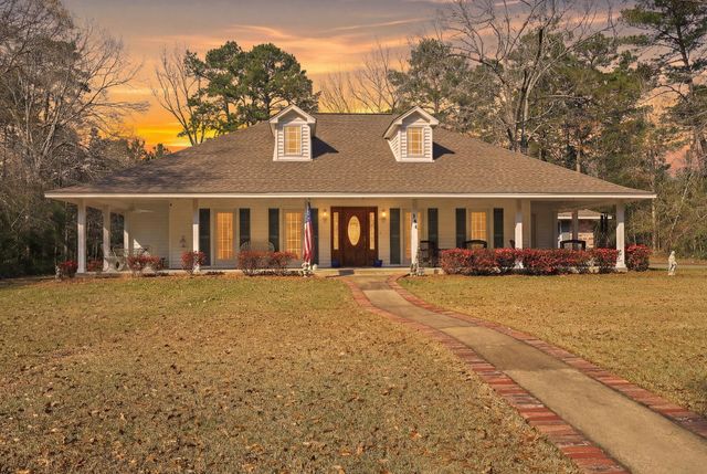 404 Pecan, Village Mills, TX 77663