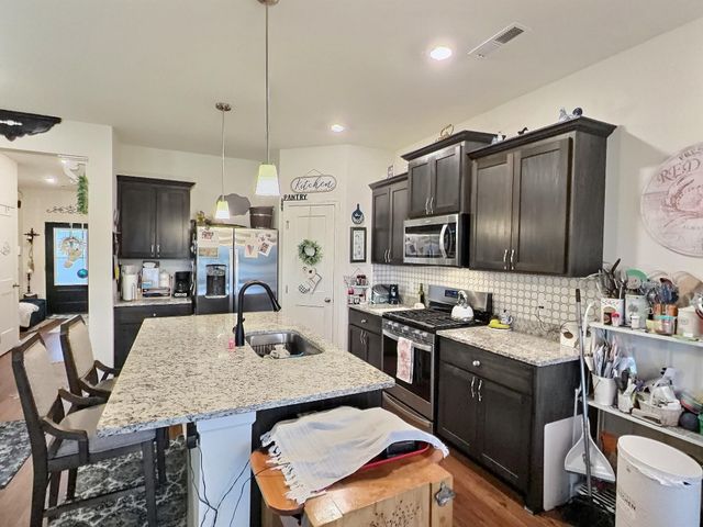 501 Valley Drive W, Annandale, MN 55302