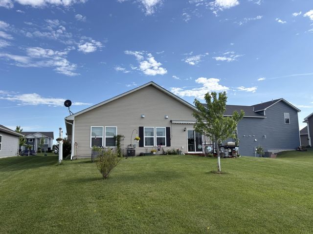 501 Valley Drive W, Annandale, MN 55302