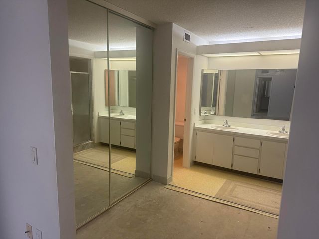 219 2nd Lane, Palm Beach Gardens, FL 33418