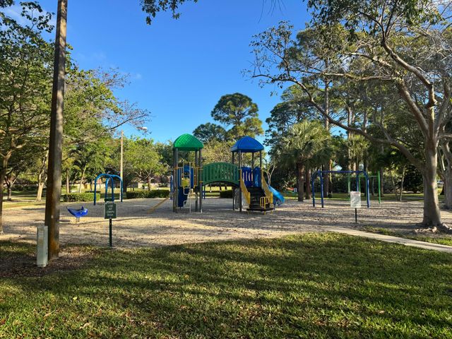 219 2nd Lane, Palm Beach Gardens, FL 33418