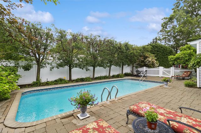 55 Tillotson Avenue, Saint James, NY 11780