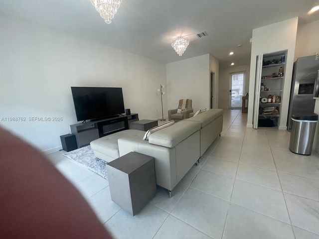 728 SE 14th Ct, Homestead, FL 33034