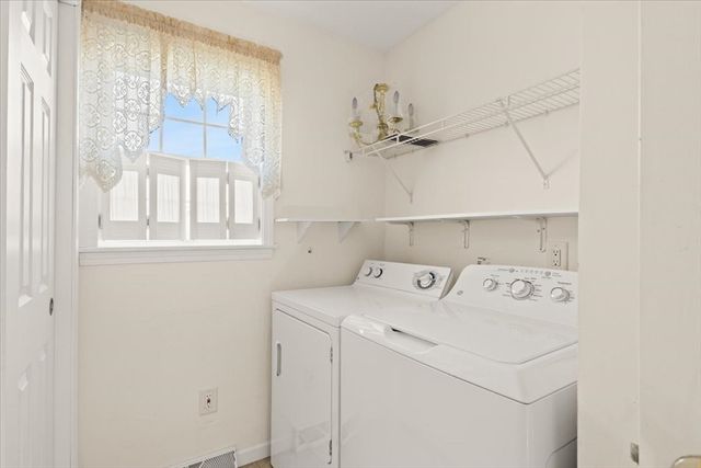 84 Lark Ln, Tiverton, RI 02878