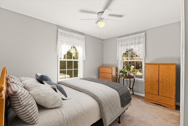 84 Lark Ln, Tiverton, RI 02878