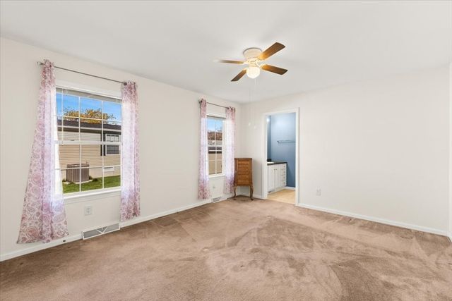 84 Lark Ln, Tiverton, RI 02878