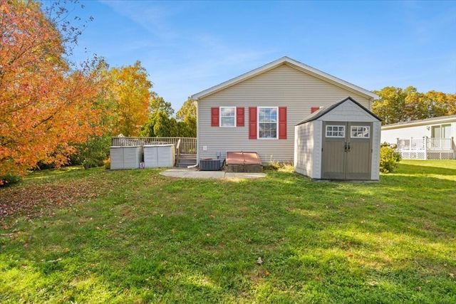 84 Lark Ln, Tiverton, RI 02878