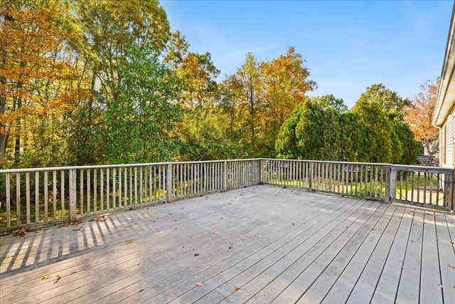 84 Lark Ln, Tiverton, RI 02878