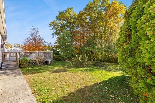 84 Lark Ln, Tiverton, RI 02878