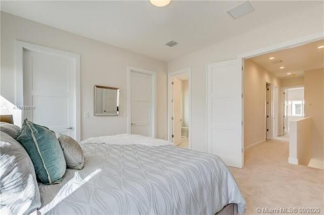 682 NE 43rd Street, Oakland Park, FL 33334