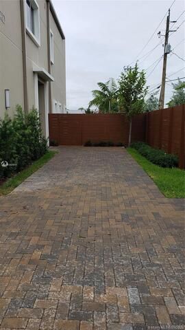 682 NE 43rd Street, Oakland Park, FL 33334