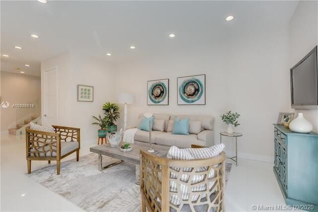 682 NE 43rd Street, Oakland Park, FL 33334