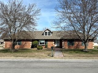 2004 N Lynn Street, Nevada, MO 64772