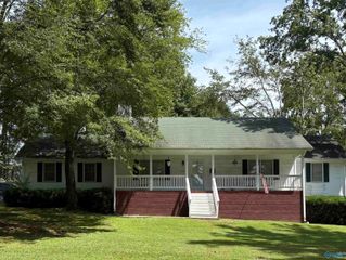 1104 8th Street NW, Arab, AL 35016