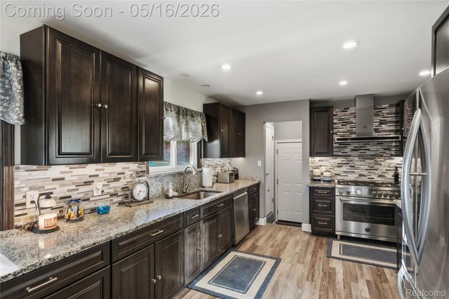 21420 Salisbury Avenue, Grosse Ile Township, MI 48138