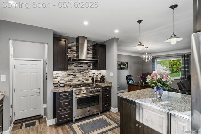 21420 Salisbury Avenue, Grosse Ile Township, MI 48138