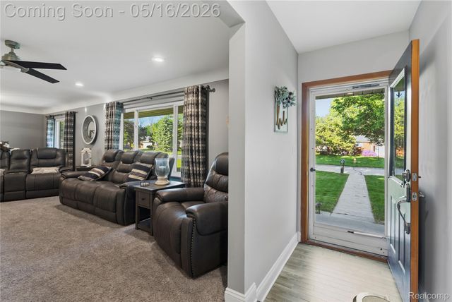 21420 Salisbury Avenue, Grosse Ile Township, MI 48138