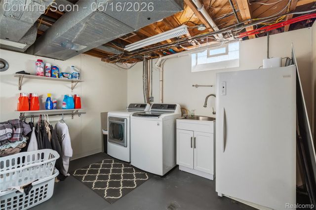 21420 Salisbury Avenue, Grosse Ile Township, MI 48138