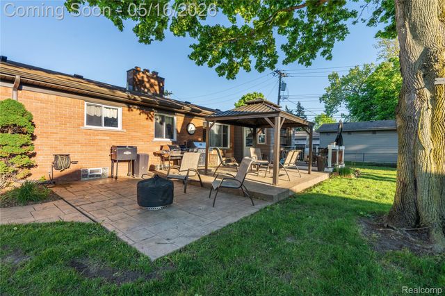21420 Salisbury Avenue, Grosse Ile Township, MI 48138